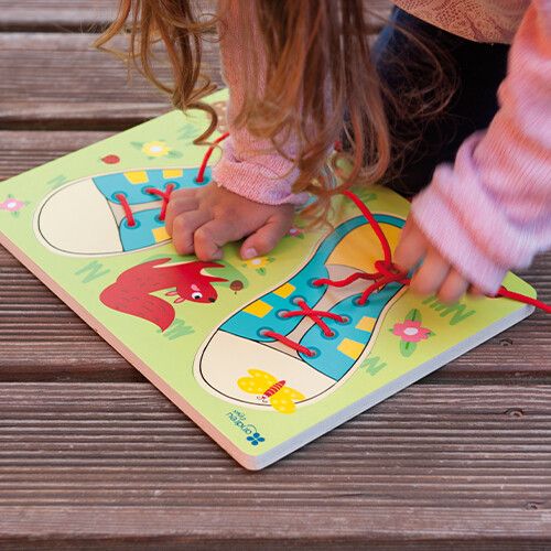 andreu toys puzzle attacher des lacets