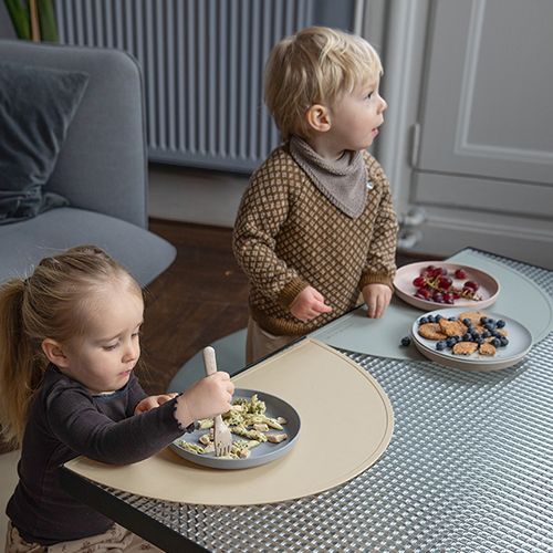 everleigh & me placemat charcoal