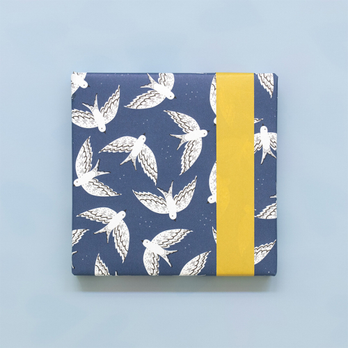 house of products inpakpapier vogels midnight blue - retro yellow - 3 m