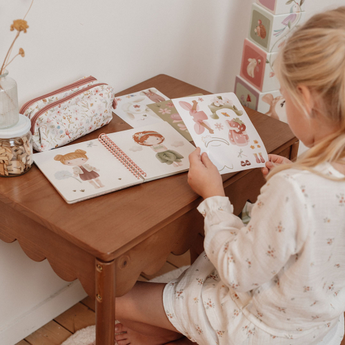 little dutch aankleedboek fairy garden