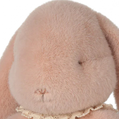 maileg knuffelkonijn bunny plush met ei -  powder - 18 cm