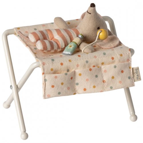 maileg poppenhuis verzorgingstafel off white - babymuis - 8 cm