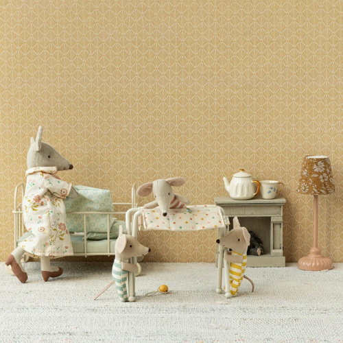maileg poppenhuis verzorgingstafel off white - babymuis - 8 cm