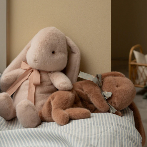 maileg knuffelkonijn sleeping bunny plush - soft brown - 28 cm