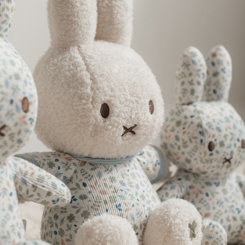 little dutch knuffelkonijn nijntje - lucky leaves - 20 cm