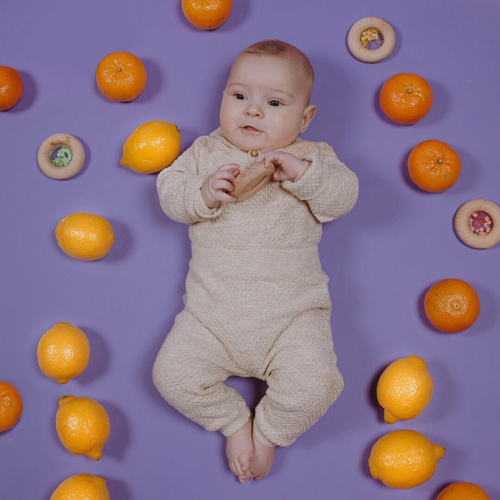 petit boum bijtring en rammelaar donut - tomaten