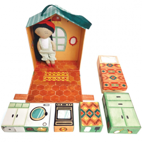 svoora lappenpop met draagbaar poppenhuis - maya