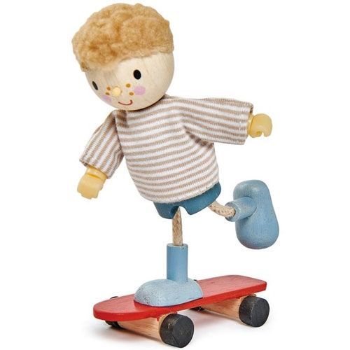 tender leaf toys poppenhuispop edward & zijn skateboard - 12 cm
