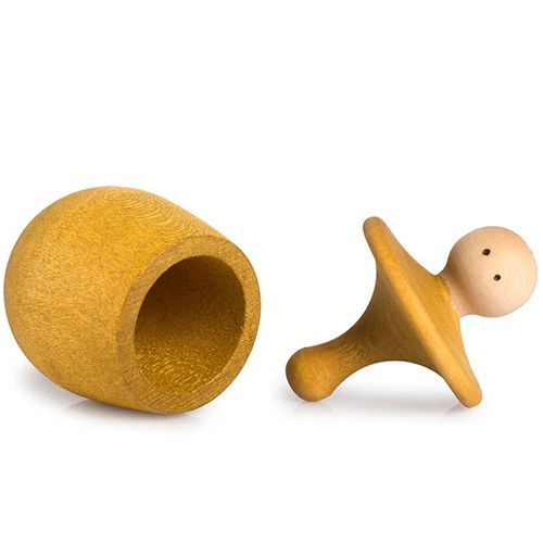 grapat houten poppetje in bakje - geel