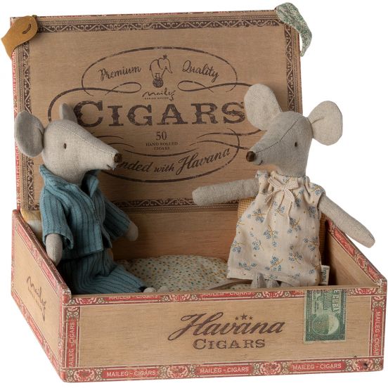 maileg knuffelmuis vader en moeder in sigarendoosje - 17 cm