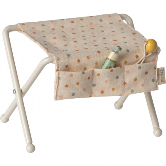 maileg maison de poupée table à langer off white – bébé souris – 8 cm