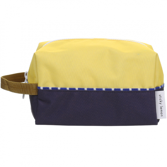 sticky lemon toilettas colourblocking - feather shuttle - skate ramp